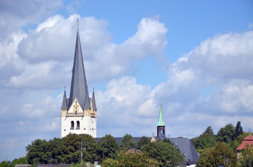 Bild von der St. Vincenz Kirche in Menden.